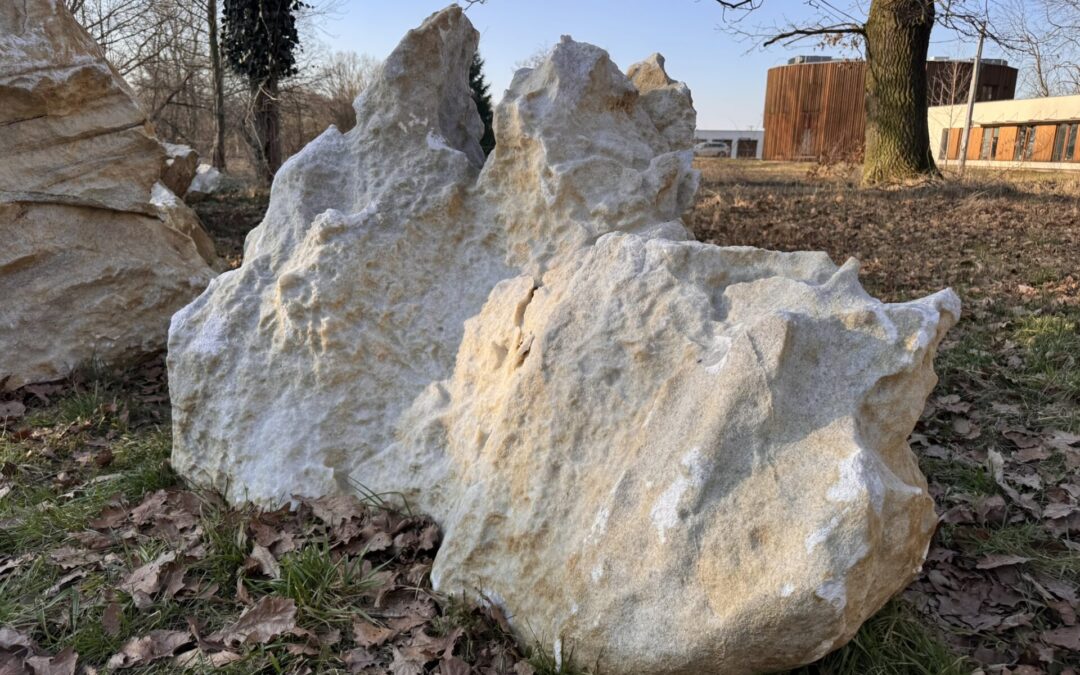 Solitérní kámen K04