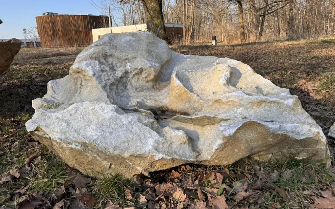 Solitérní kámen K02