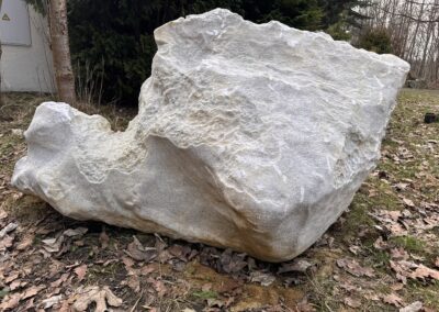 Přírodní mramorový solitér K18 z mramoru pro zahradu