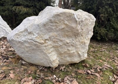 Přírodní mramorový solitér K18 z mramoru pro zahradu