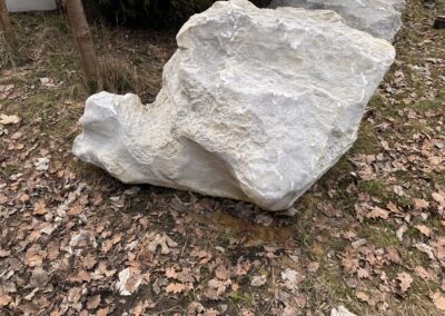 Přírodní mramorový solitér K18 z mramoru pro zahradu