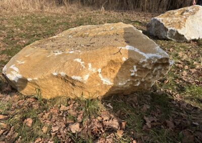 Přírodní mramorový solitér 2,8 tuny pro zahradu a moderní architekturu
