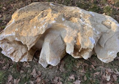 Přírodní mramorový solitér 2,8 tuny pro zahradu a moderní architekturu